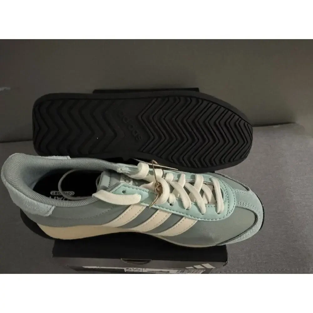 New in Box Adidas Runvista Women’s Sage Green Cream, Cloudfoam comfort #254